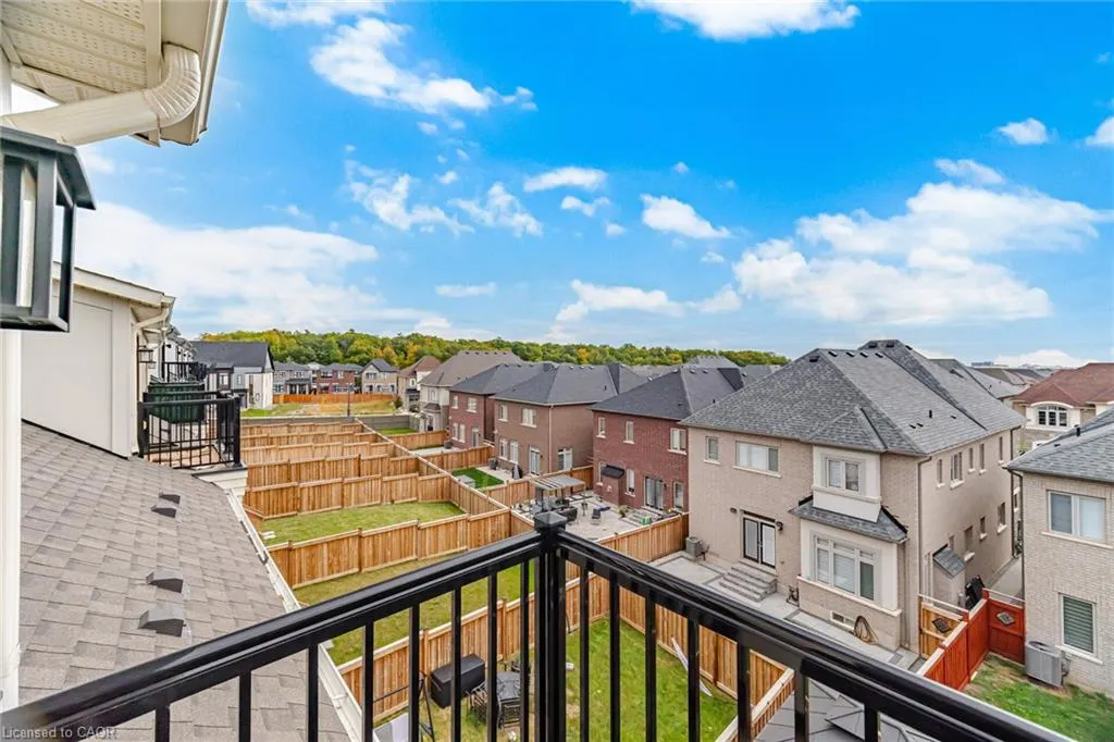 94 Settlers Road E