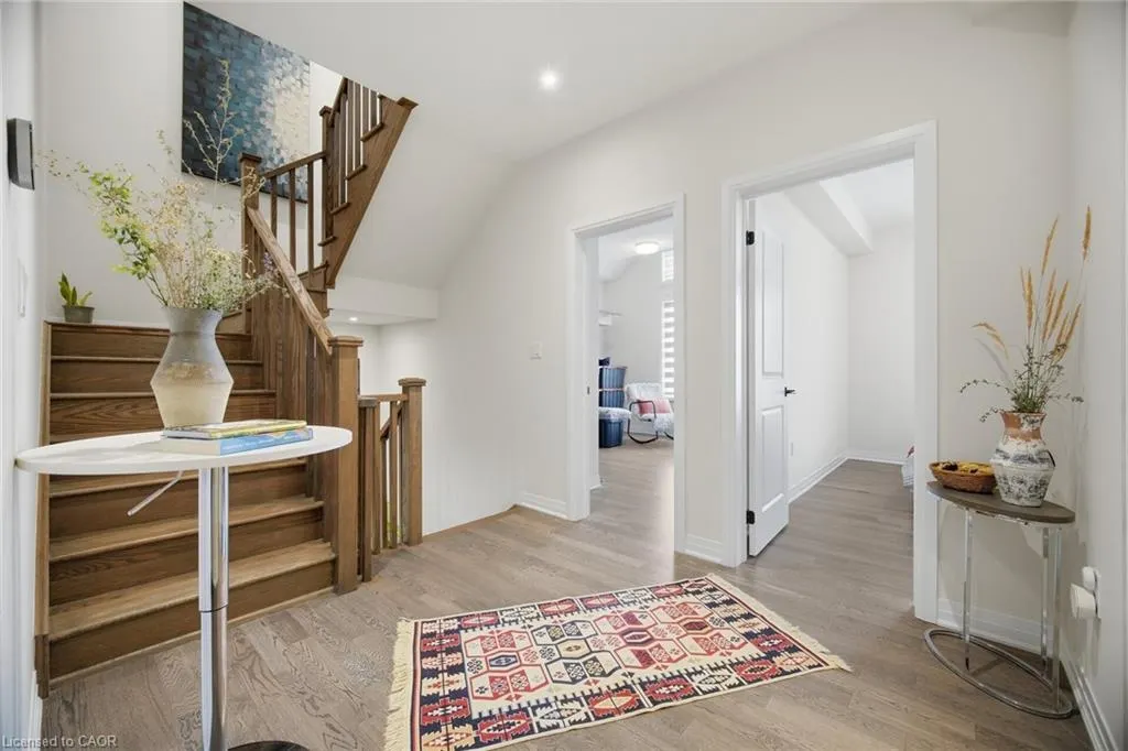 94 Settlers Road E