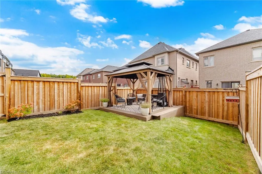 94 Settlers Road E
