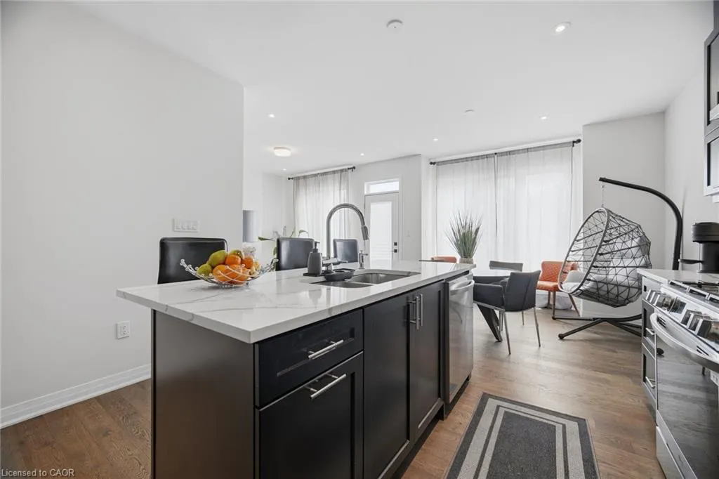 94 Settlers Road E