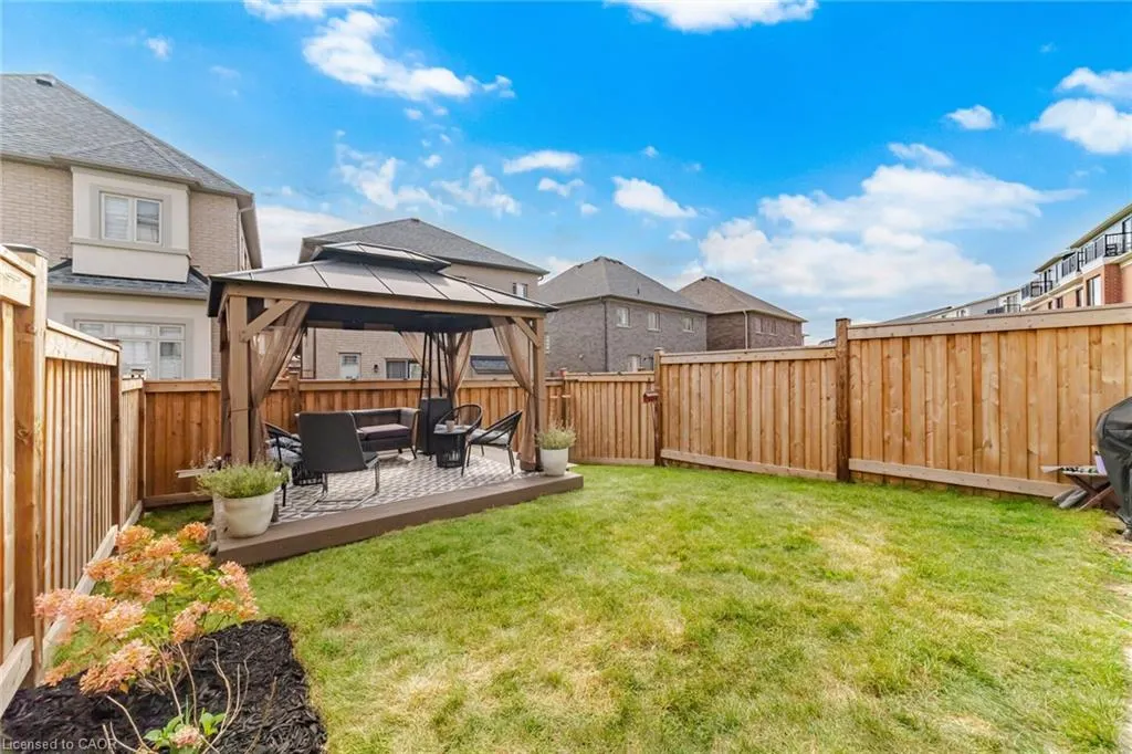 94 Settlers Road E