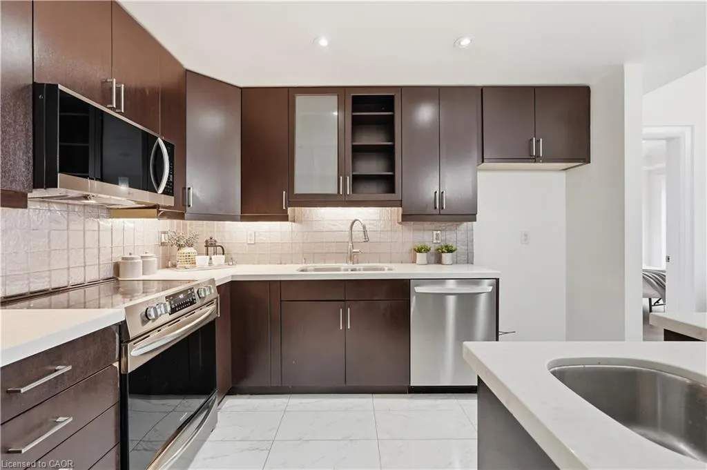 5340 Lakeshore Road #203