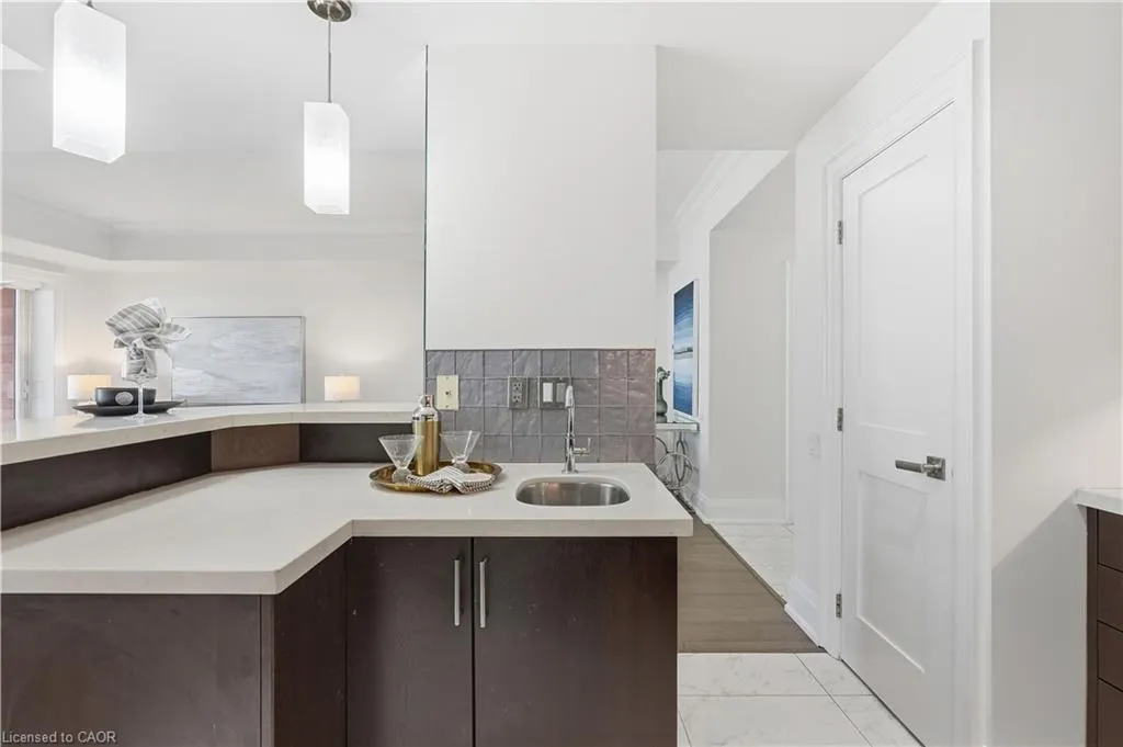 5340 Lakeshore Road #203
