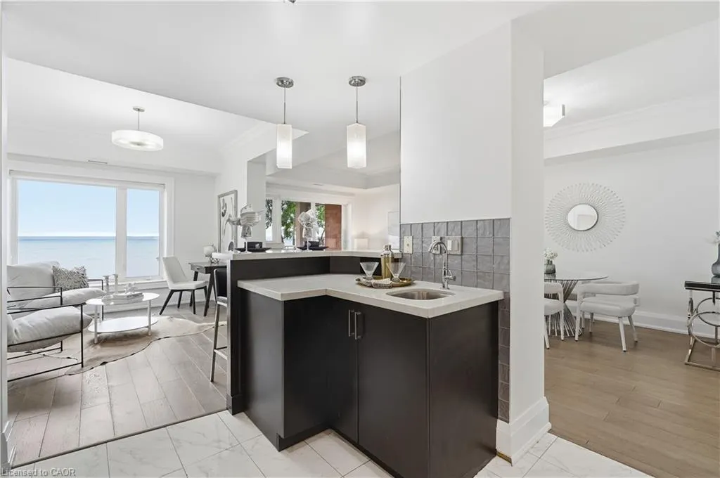 5340 Lakeshore Road #203