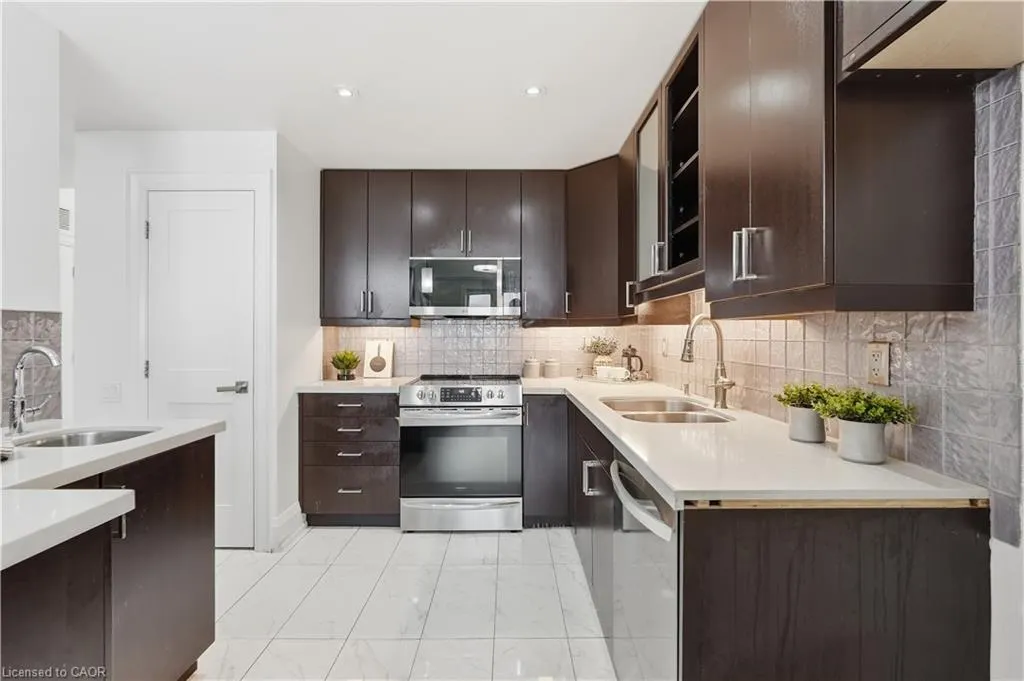5340 Lakeshore Road #203