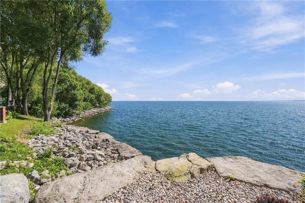 5340 Lakeshore Road #203