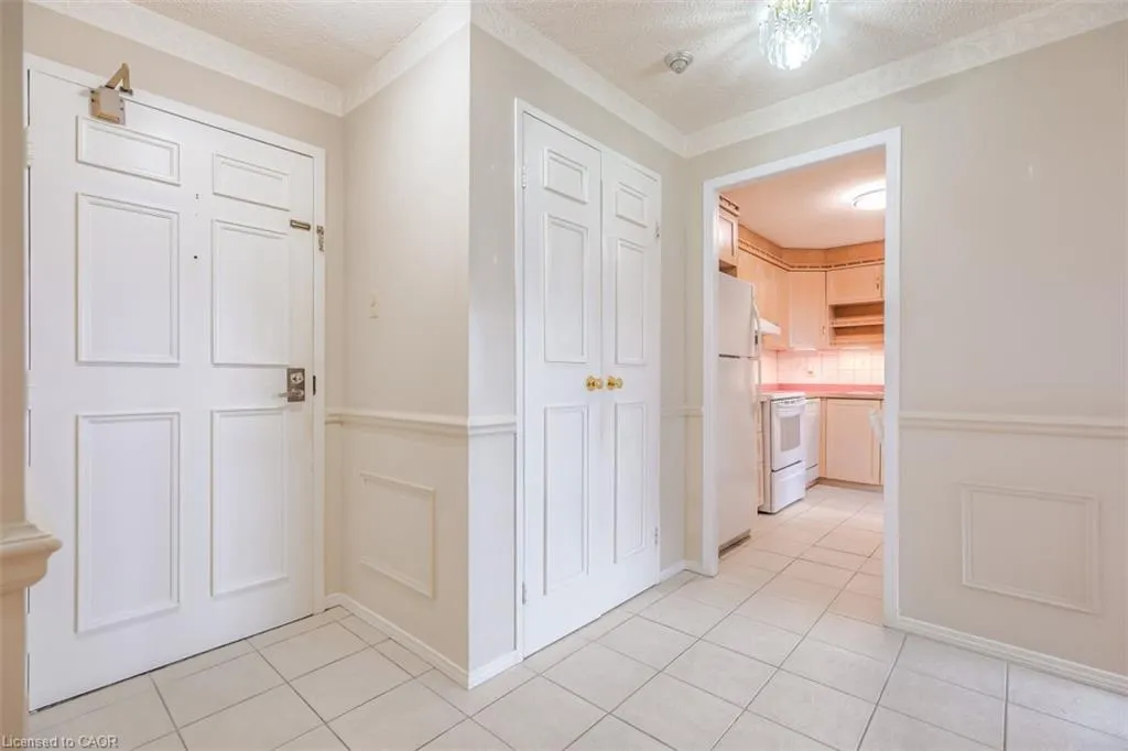 3695 Kaneff Crescent #612