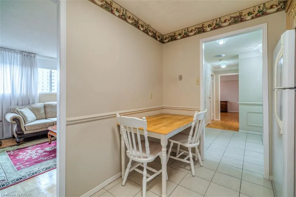 3695 Kaneff Crescent #612