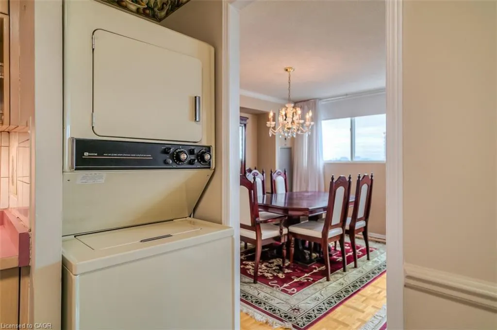 3695 Kaneff Crescent #612