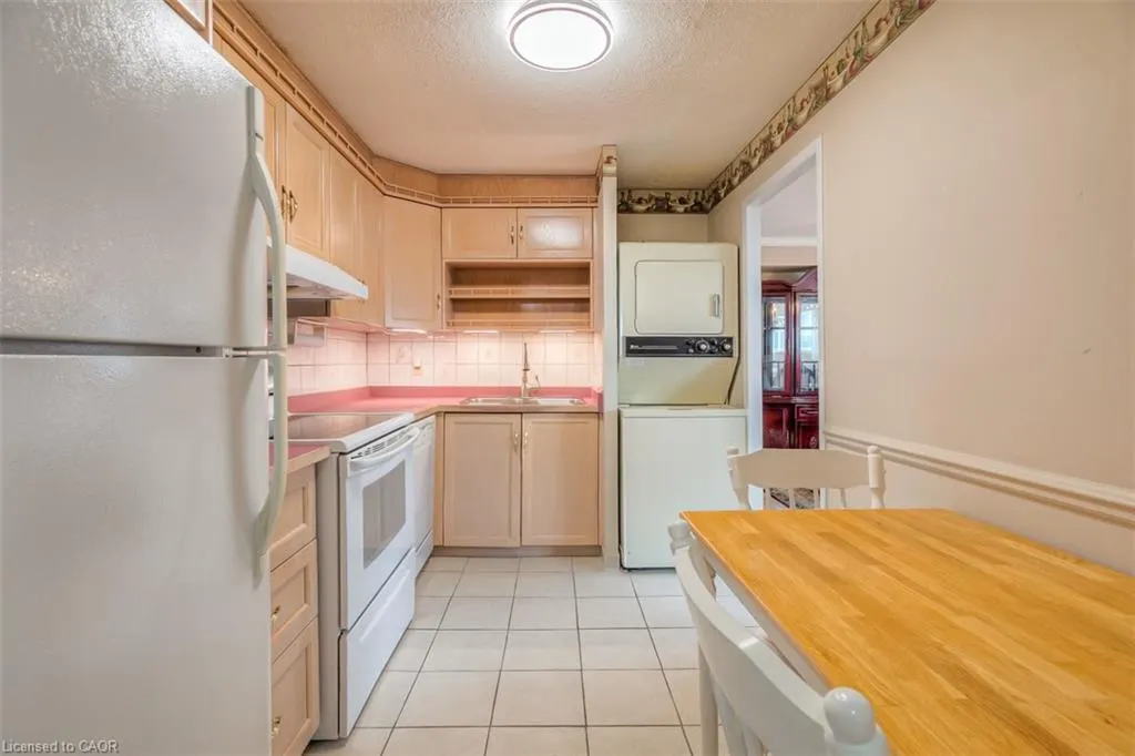 3695 Kaneff Crescent #612