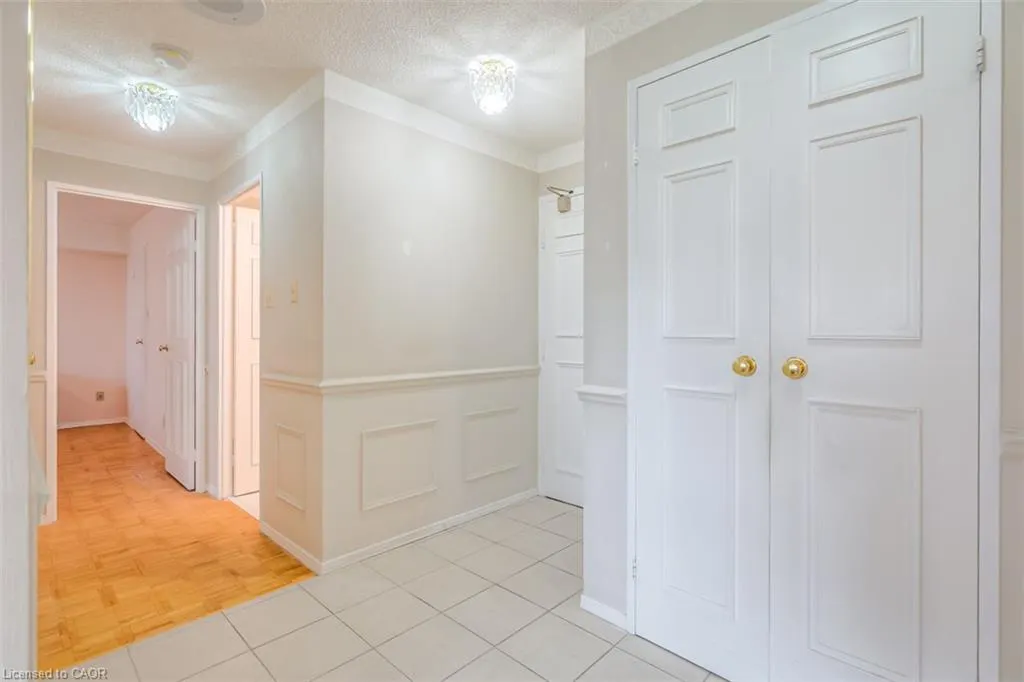 3695 Kaneff Crescent #612