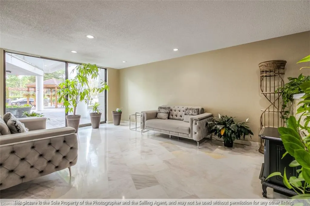 3695 Kaneff Crescent #612