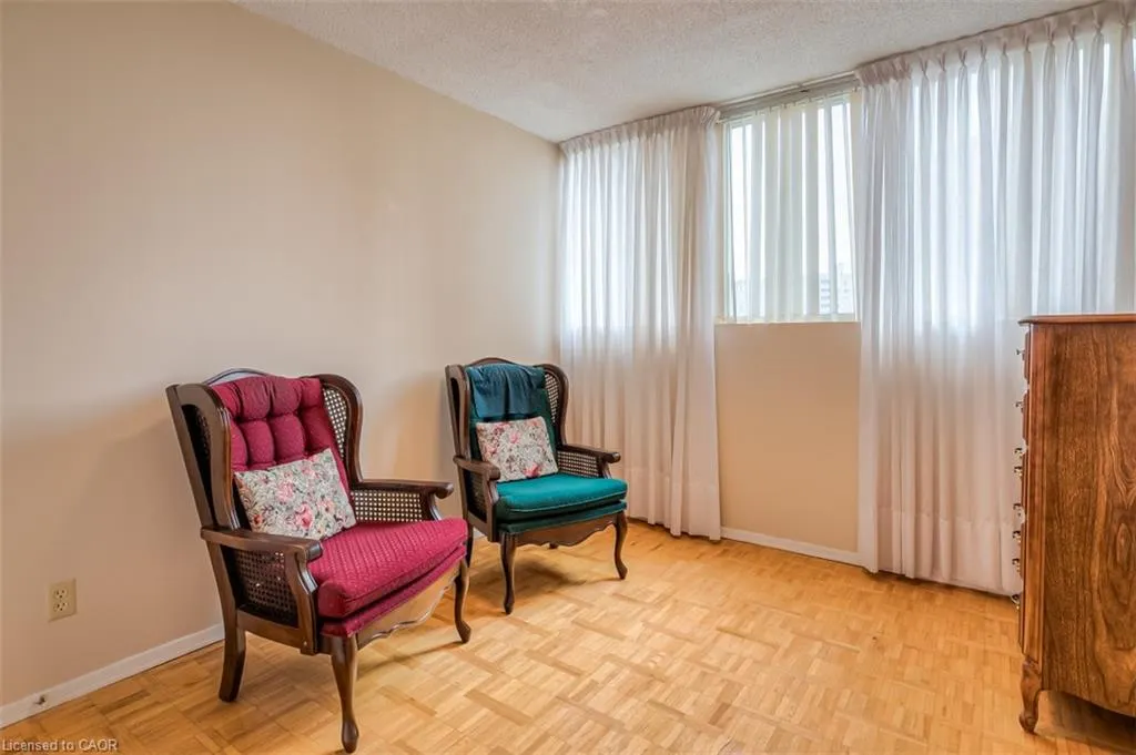 3695 Kaneff Crescent #612