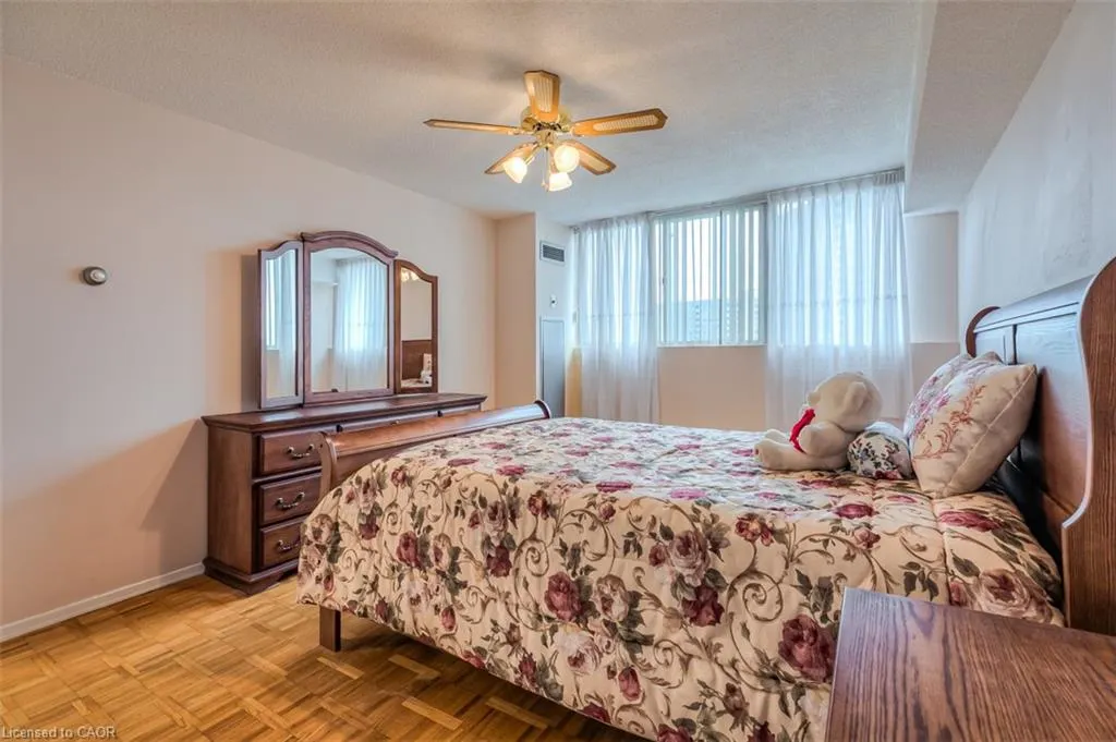 3695 Kaneff Crescent #612