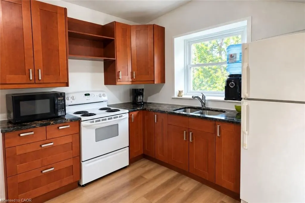 59 Bruce Street #Upper Apt #3