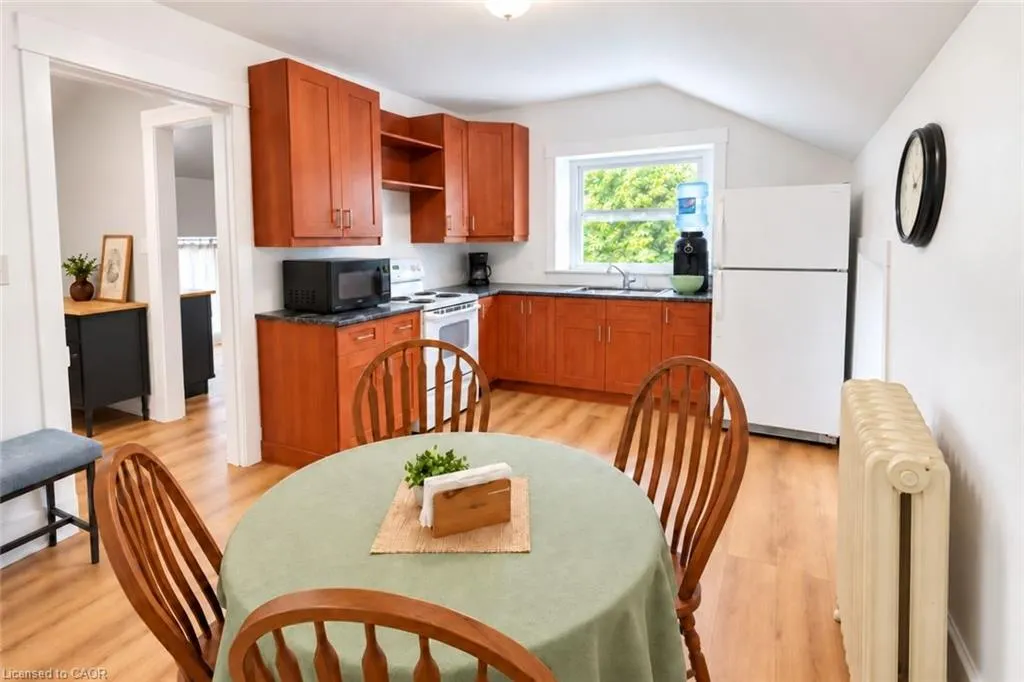59 Bruce Street #Upper Apt #3