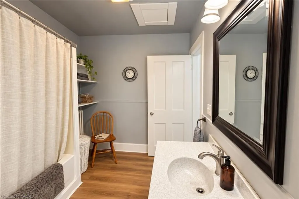 59 Bruce Street #Upper Apt #3