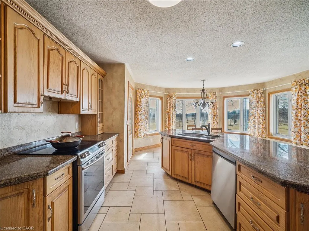 232 Eighth Road E