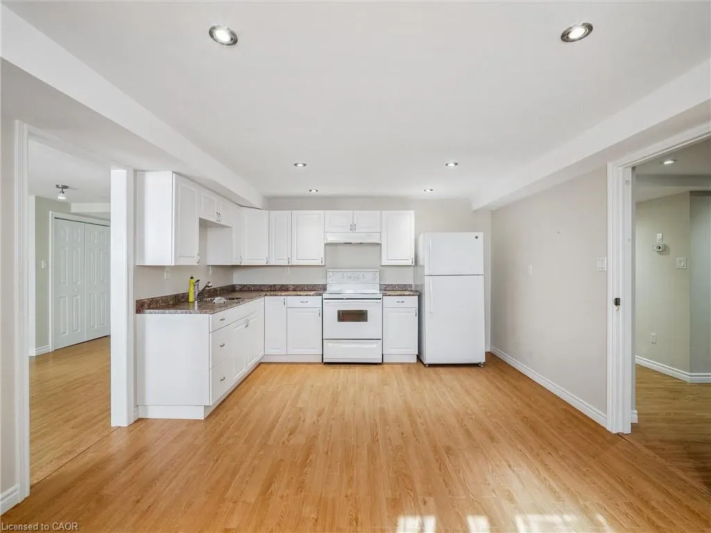232 Eighth Road E
