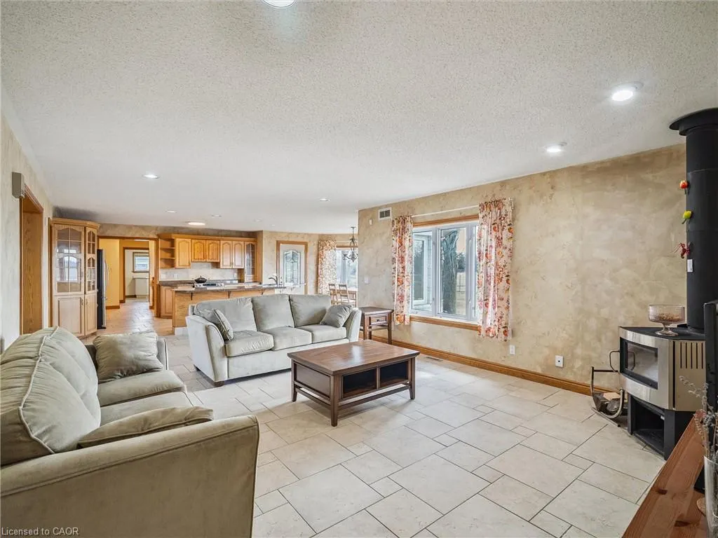 232 Eighth Road E