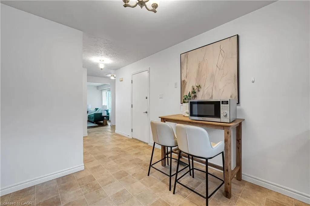 598 Black Oak Crescent