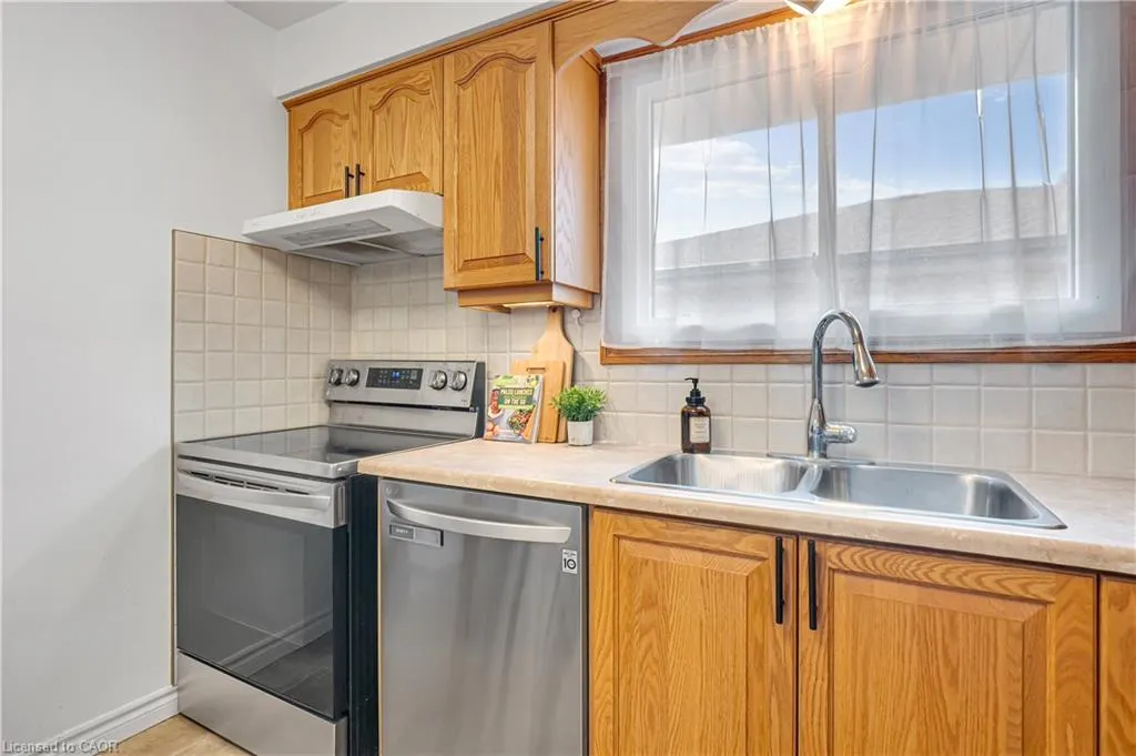 598 Black Oak Crescent