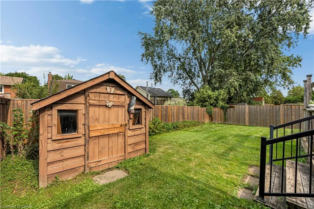 598 Black Oak Crescent