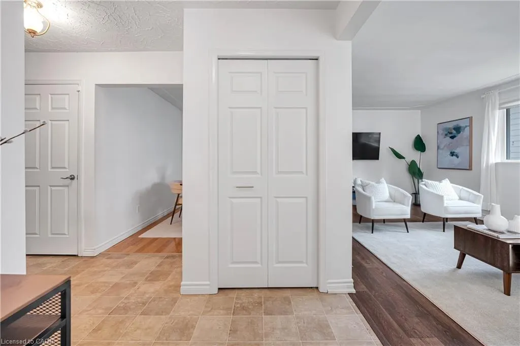 598 Black Oak Crescent