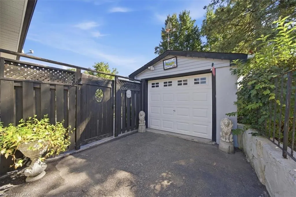 8 Wauchope Avenue