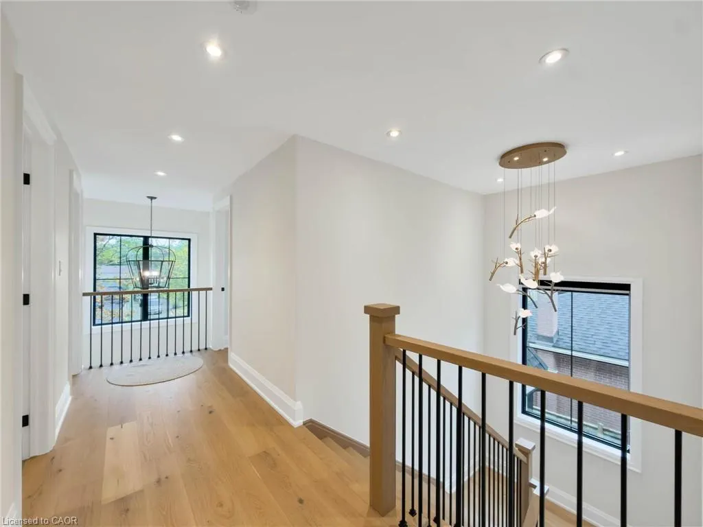 260 Kent Crescent
