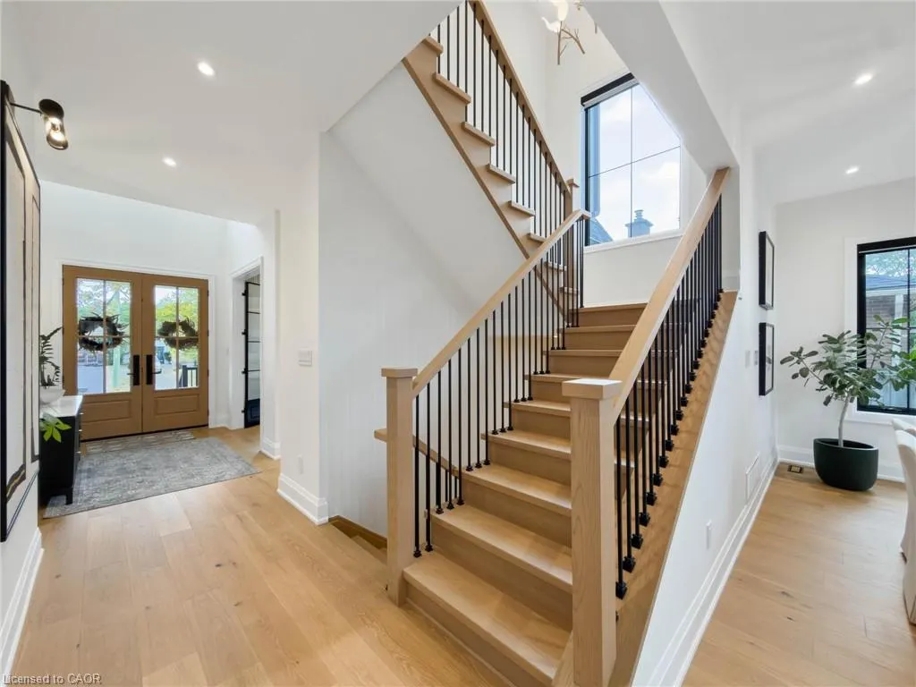 260 Kent Crescent