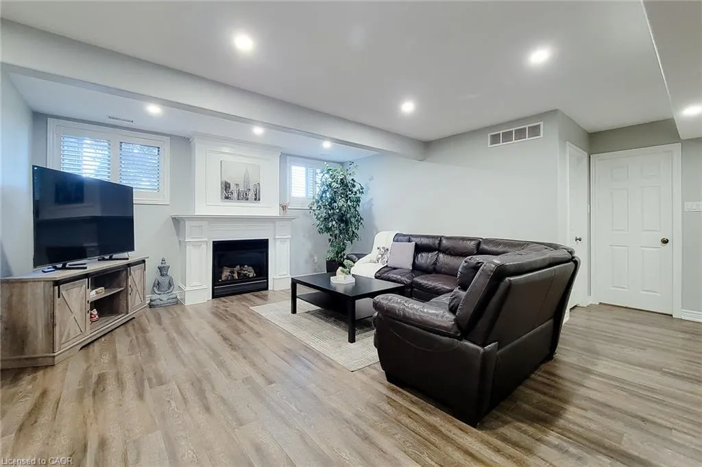 24 Carmichael Crescent