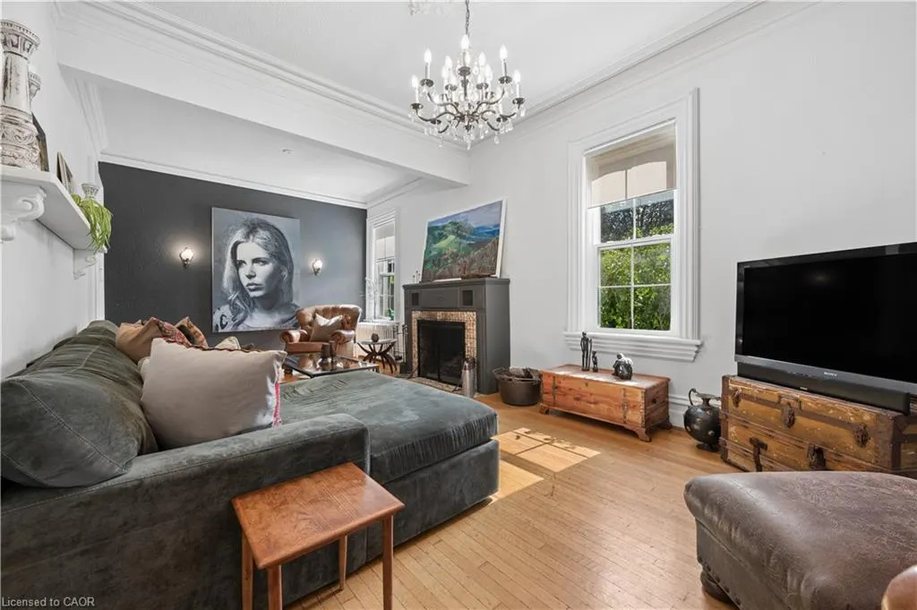 66 Park Hill Road E