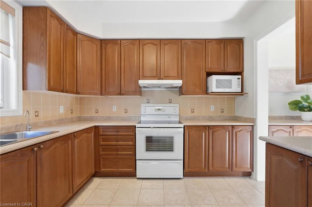 2241 Glazebrook Circle