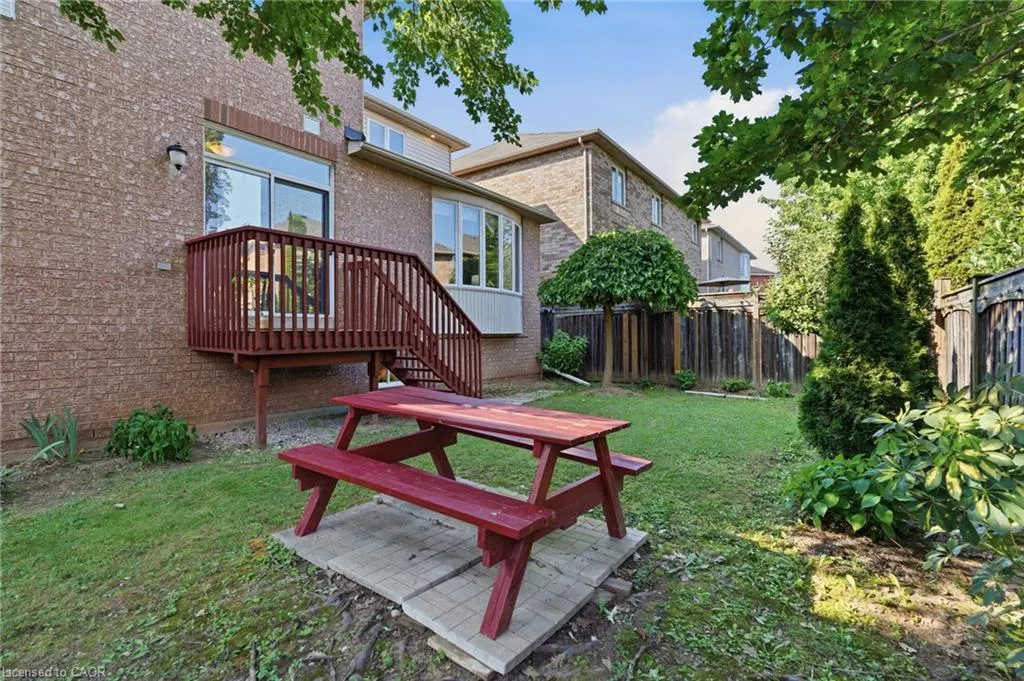 2241 Glazebrook Circle