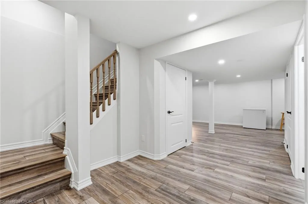 2241 Glazebrook Circle