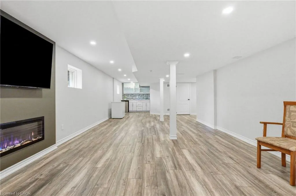 2241 Glazebrook Circle