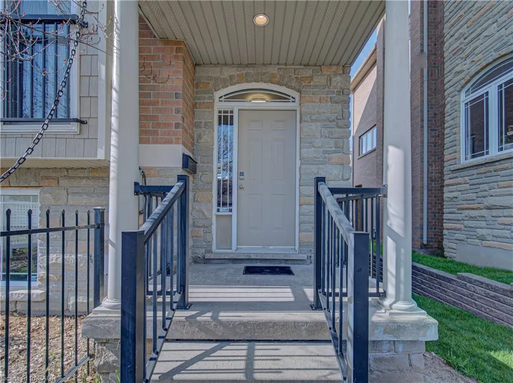 32 Bruce Street