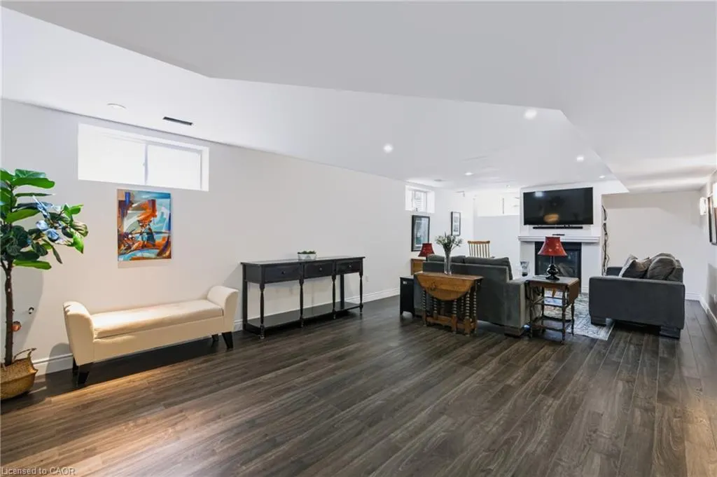 244 Dundas Street W #22