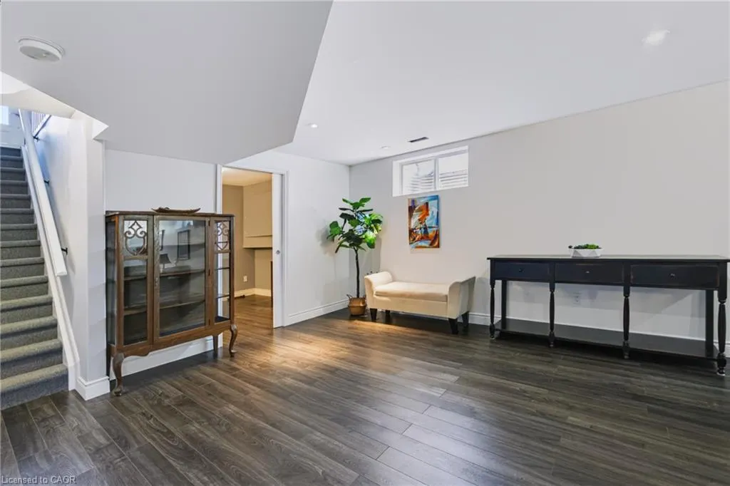 244 Dundas Street W #22