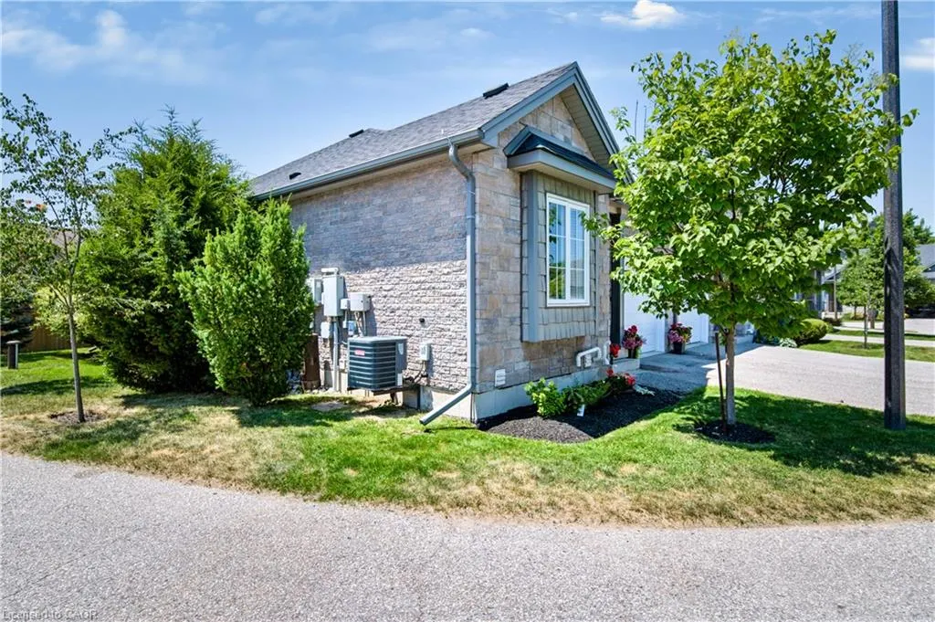 244 Dundas Street W #22