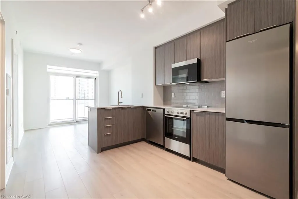 25 Wellington Street S #501