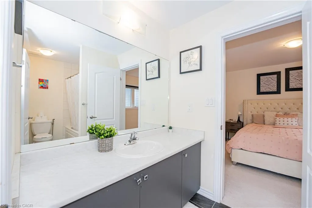 22 Oaktree Drive