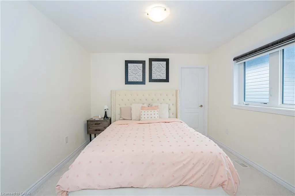 22 Oaktree Drive