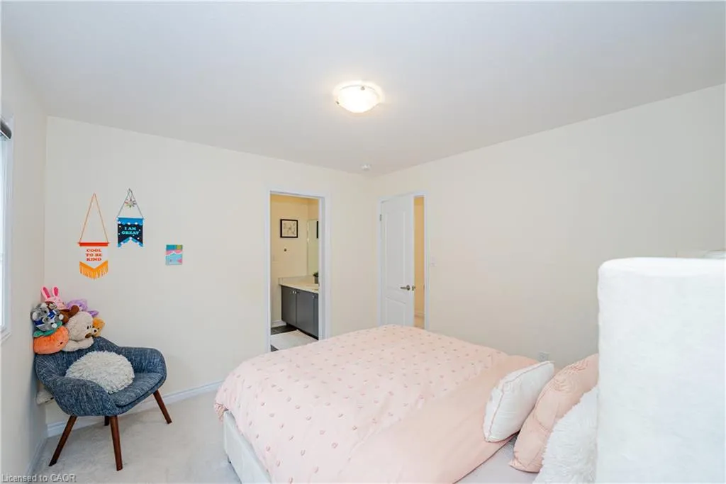 22 Oaktree Drive