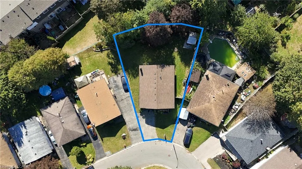 135 Cedarhill Crescent