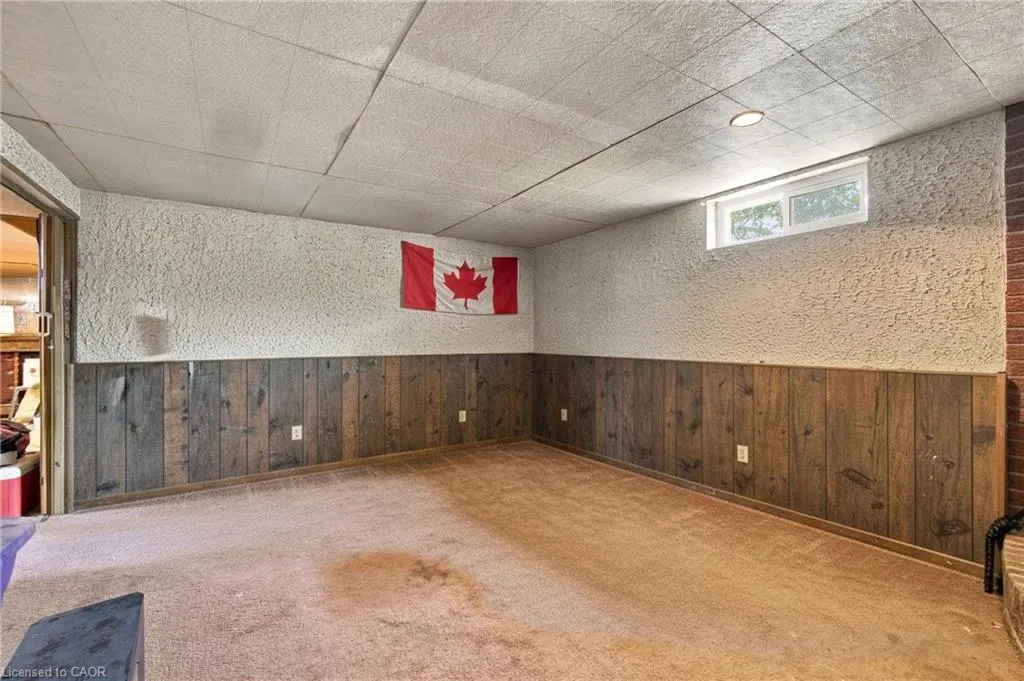 135 Cedarhill Crescent