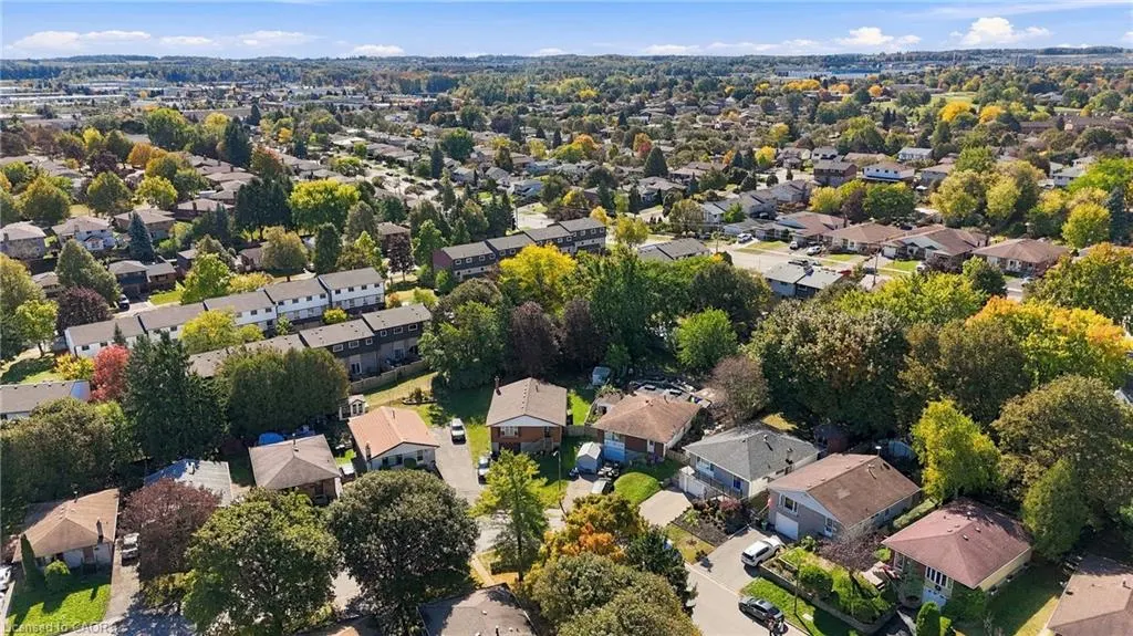 135 Cedarhill Crescent