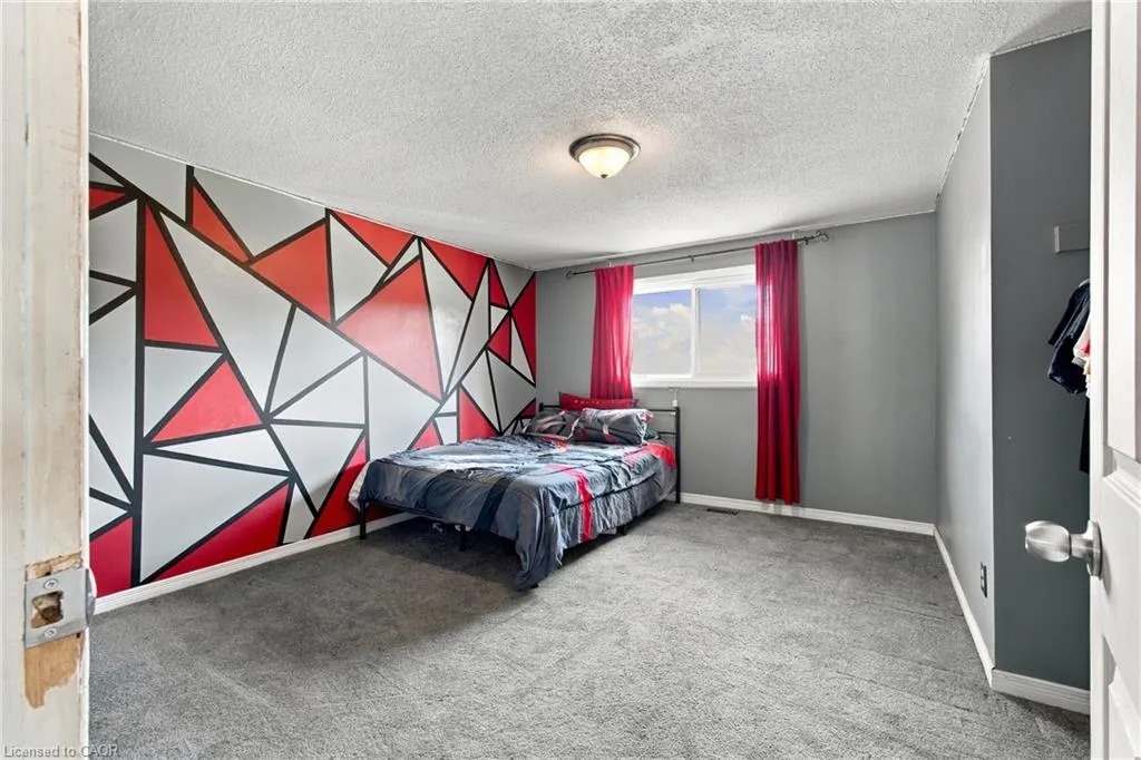 135 Cedarhill Crescent