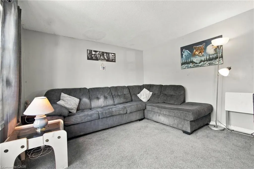 135 Cedarhill Crescent